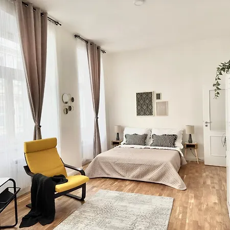 New! Deluxe In Centre! Florence! براغ
